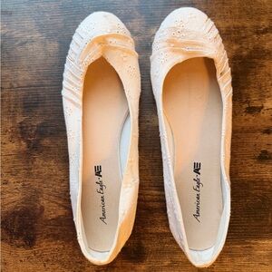 American Eagle Outfitters Women's Lace Cream Loafers